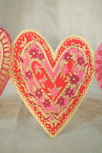 UK/EU: Hearts Concertina Garland