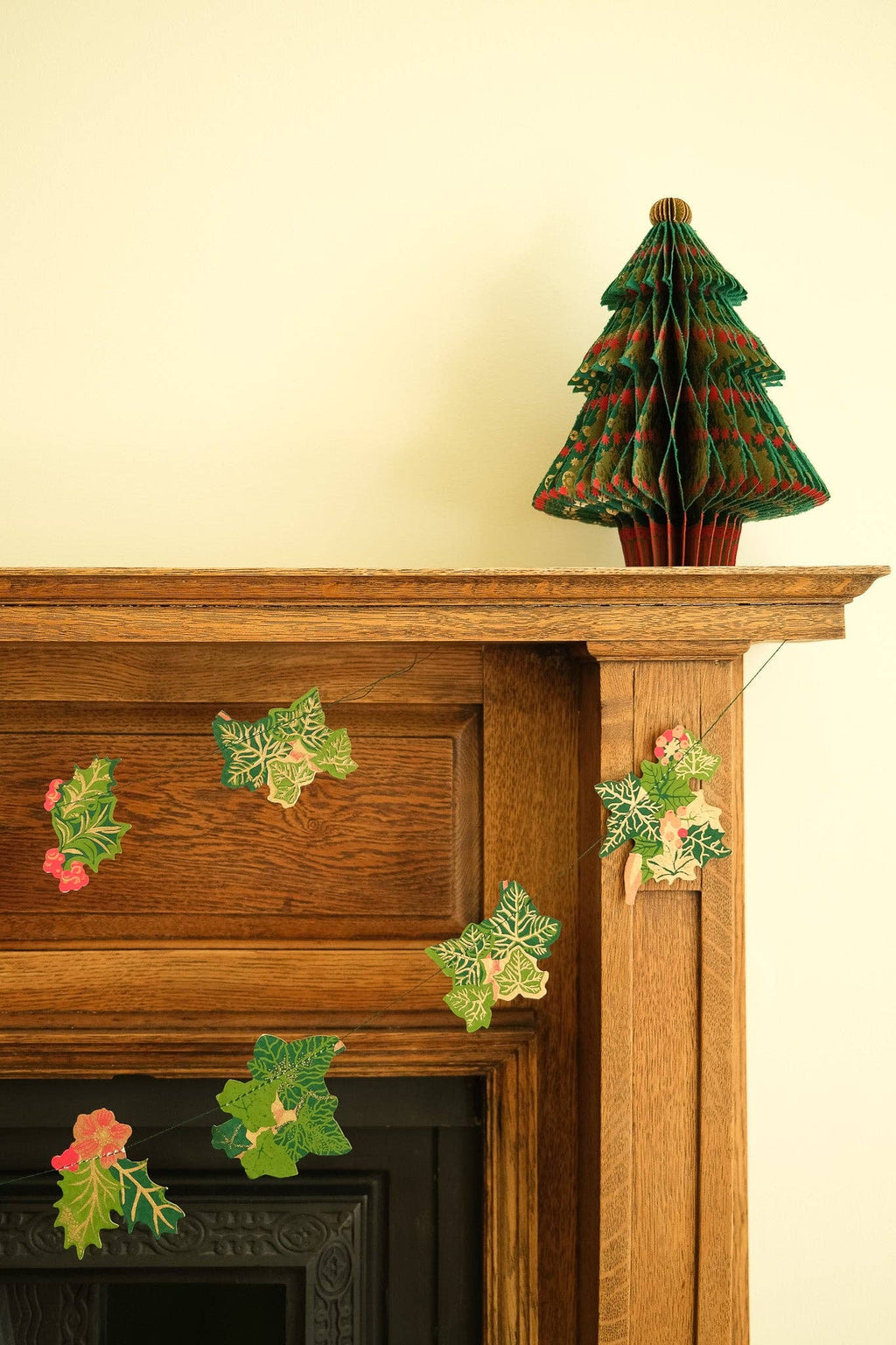 UK/EU: Holly and Ivy Sewn Garland
