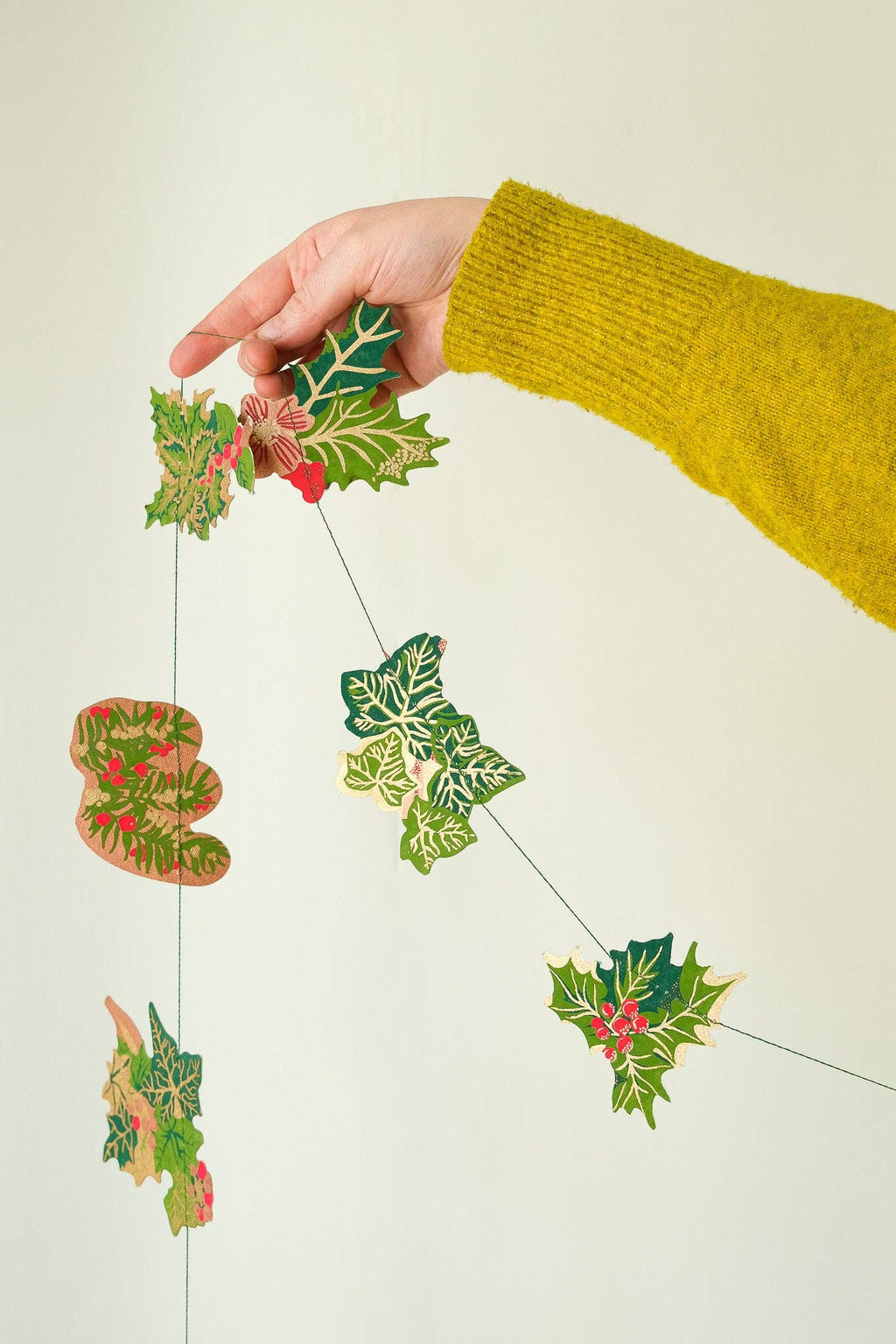 UK/EU: Holly and Ivy Sewn Garland