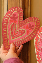 UK/EU: Hearts Concertina Garland