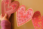 UK/EU: Hearts Concertina Garland