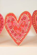 UK/EU: Hearts Concertina Garland