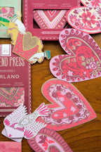 UK/EU: Hearts Concertina Garland
