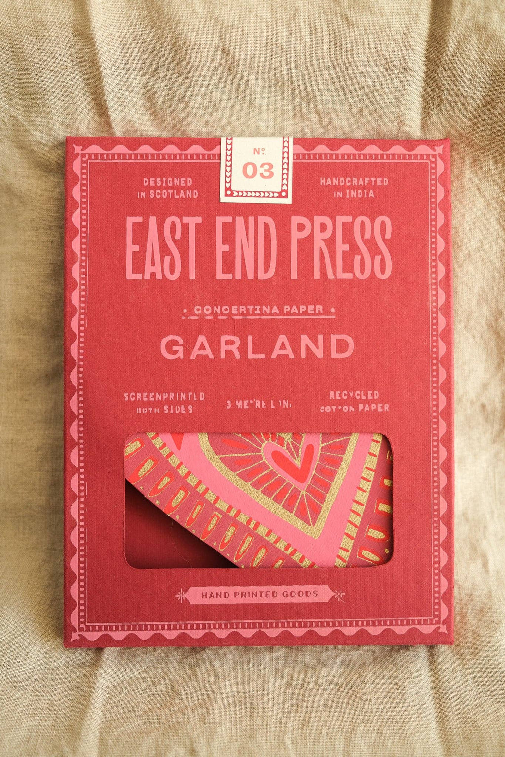 UK/EU: Hearts Concertina Garland